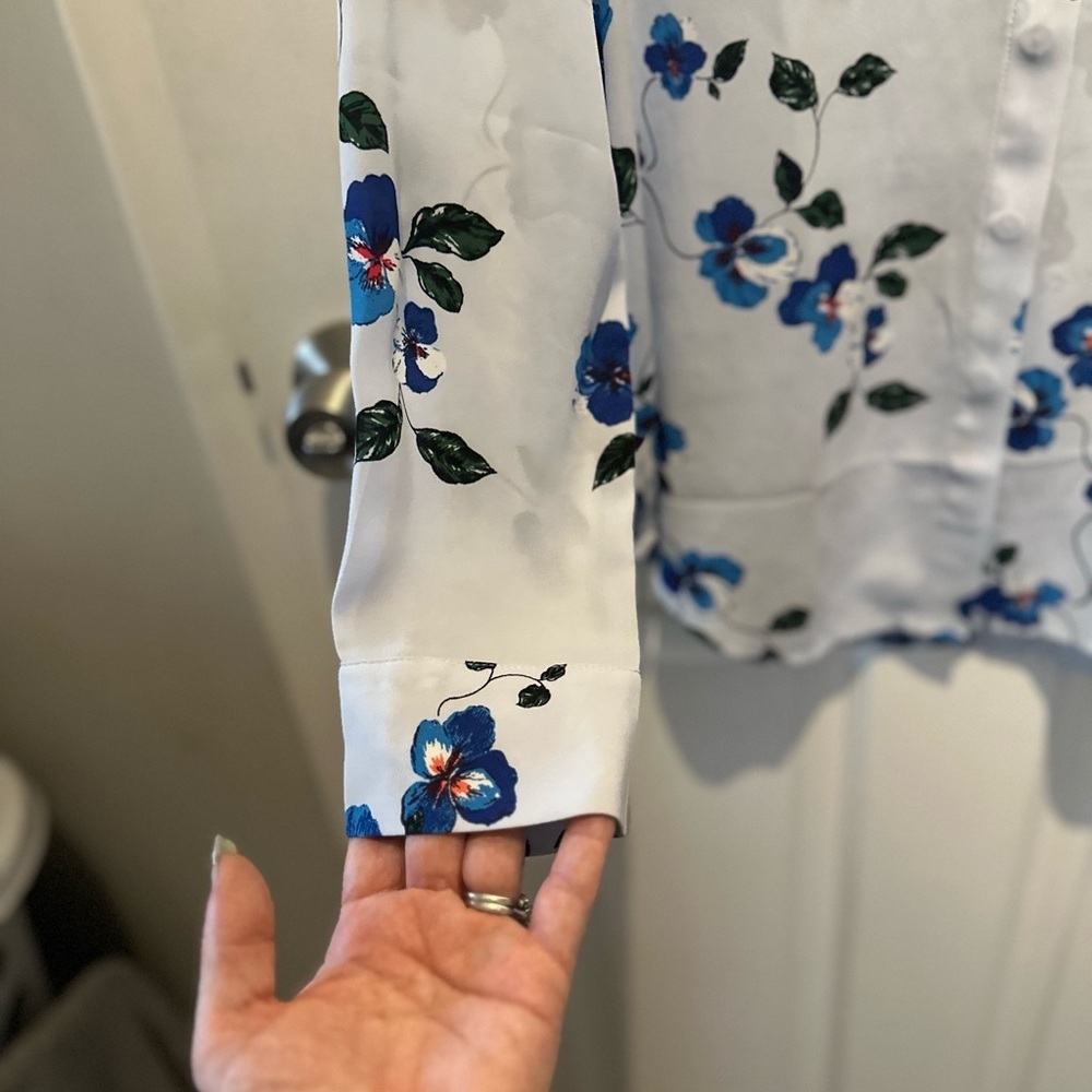 Ann Taylor factory Womens soft Button Down Long Sl Floral Blouse Size Small $65 - Picture 3 of 7